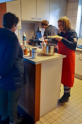 Bei Markus und Bianka gab es köstliche belgische Waffeln mit heißen Kirschen und Sahne.